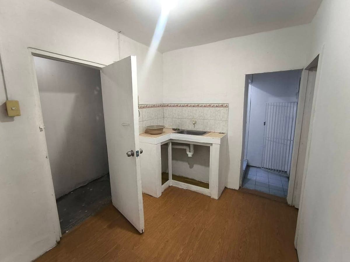 Room for Rent - photo 2