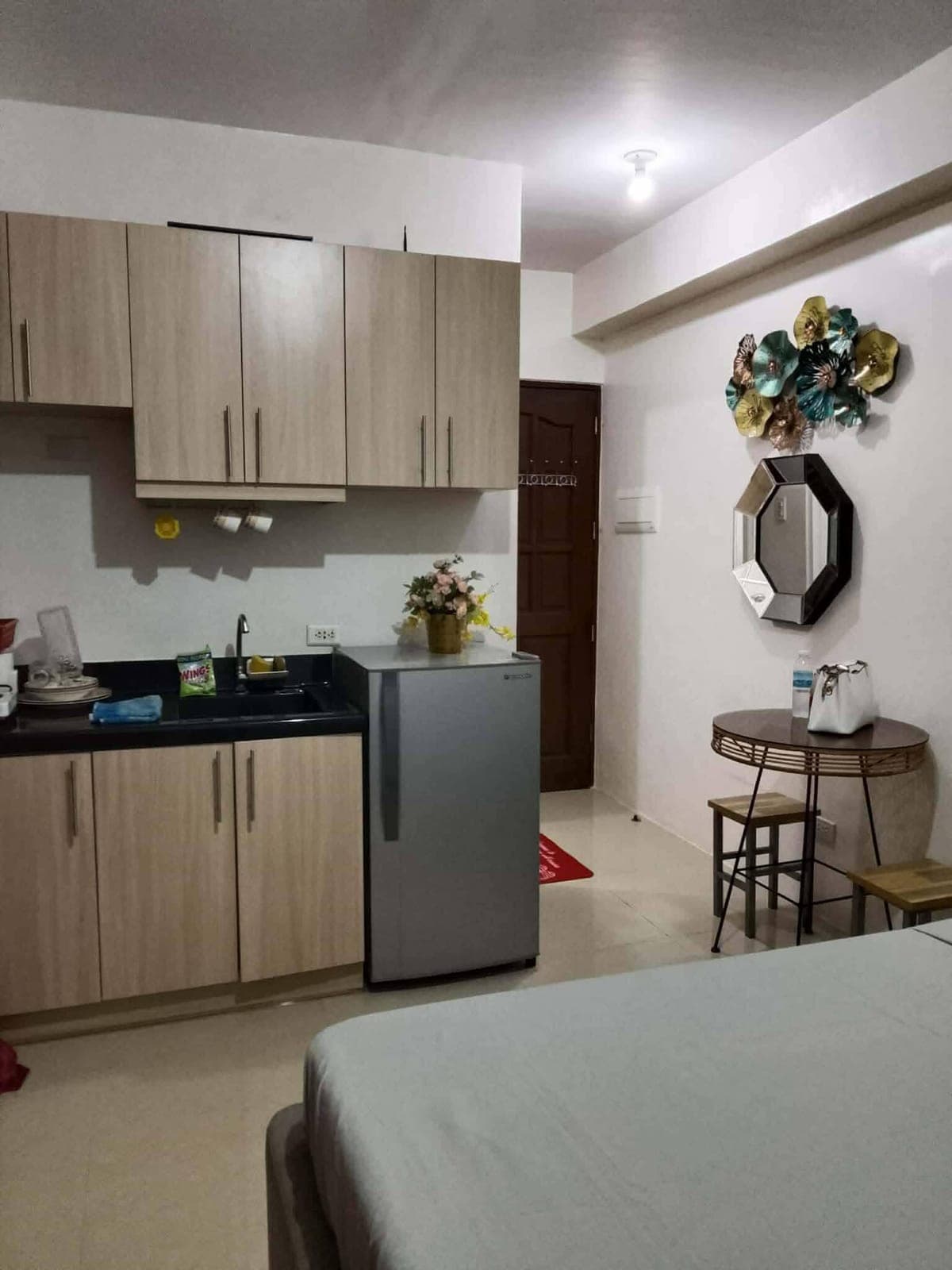 🏡 For Rent: Fully Furnished Studio with Parking - photo 3