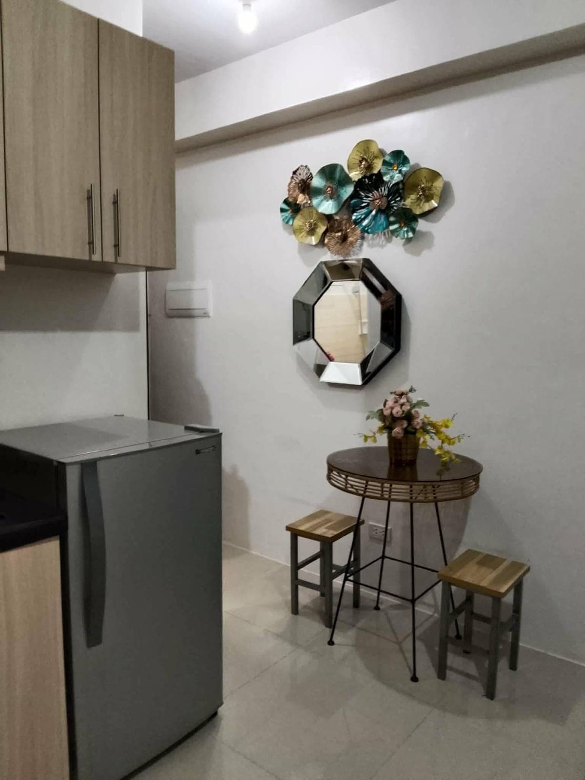 🏡 For Rent: Fully Furnished Studio with Parking - photo 10