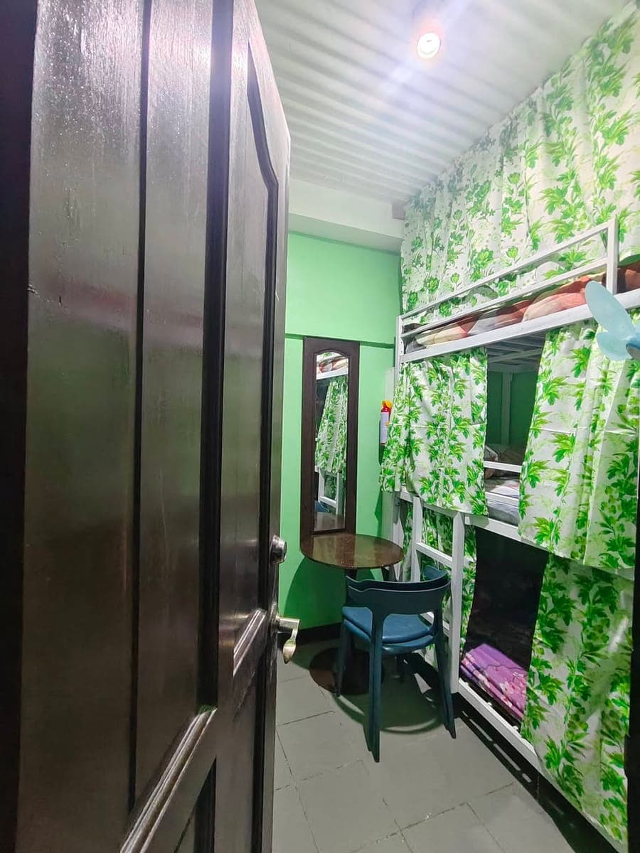 FEMALE BEDSPACE AVAILABLE!💁💁 - photo 1