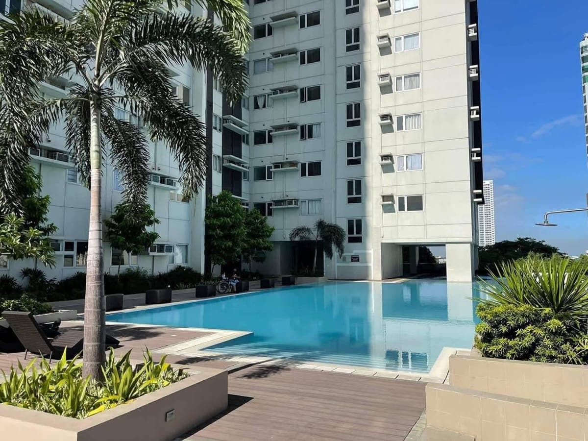 Enjoy top-notch convenience and comfort in our fully furnished Studio Type Unit, right in the heart of Pasay City. - photo 1