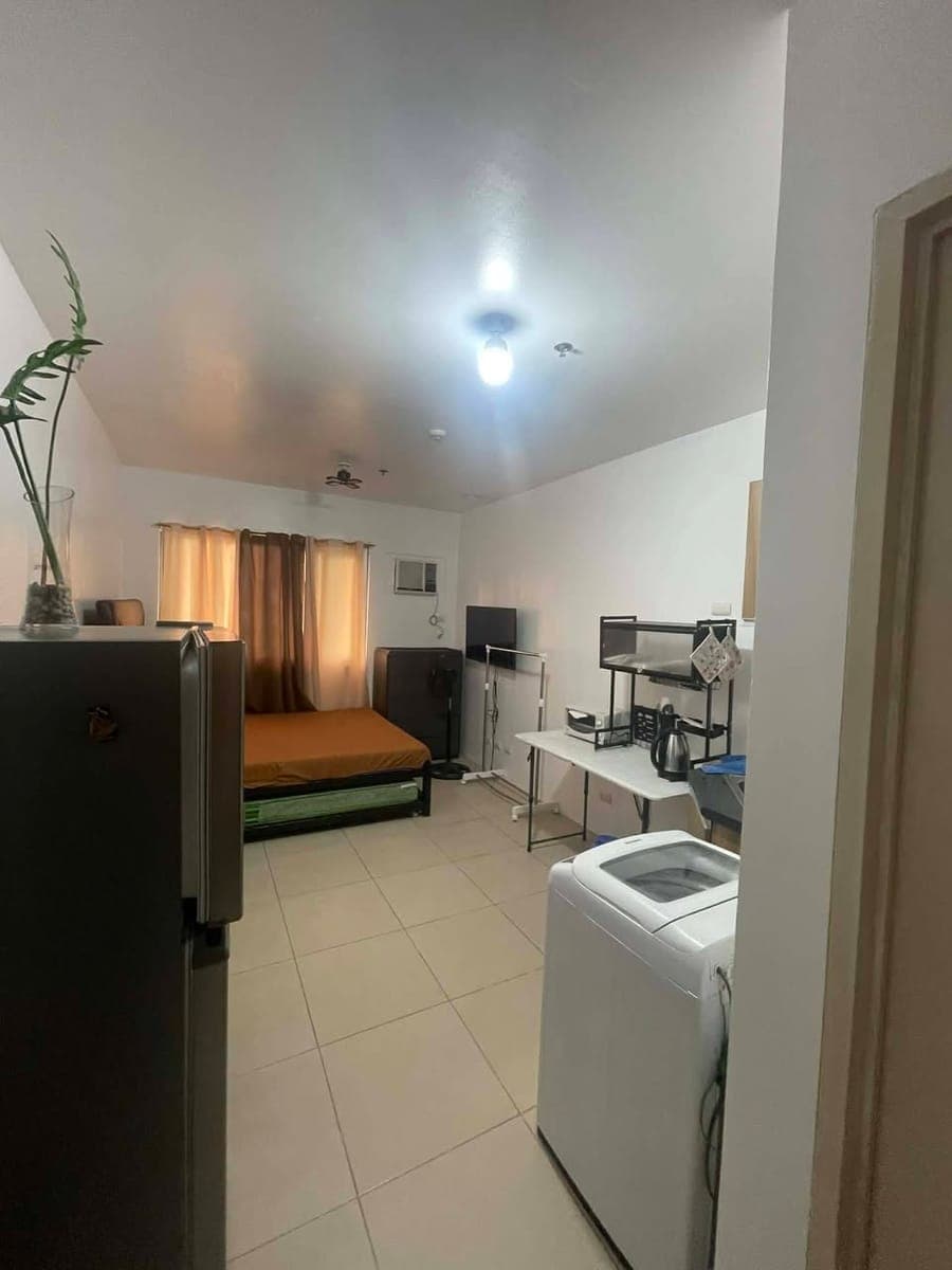 Enjoy top-notch convenience and comfort in our fully furnished Studio Type Unit, right in the heart of Pasay City. - photo 5
