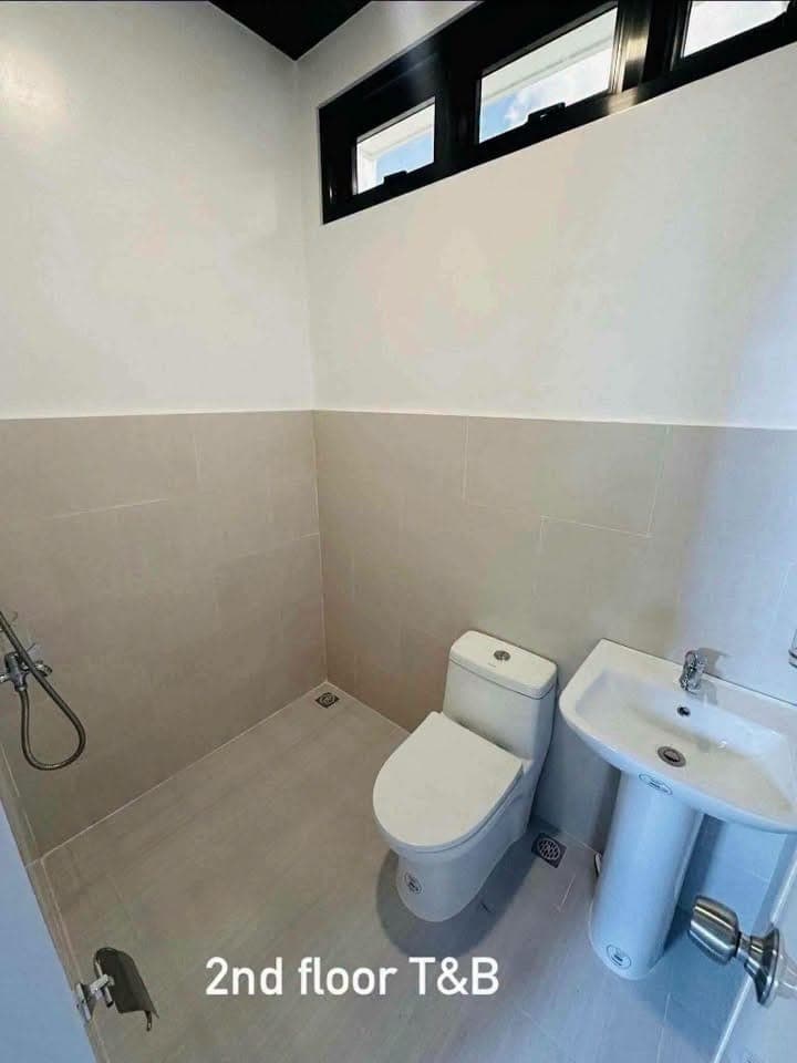 🏡 FOR RENT | ₱40,000/month - photo 4