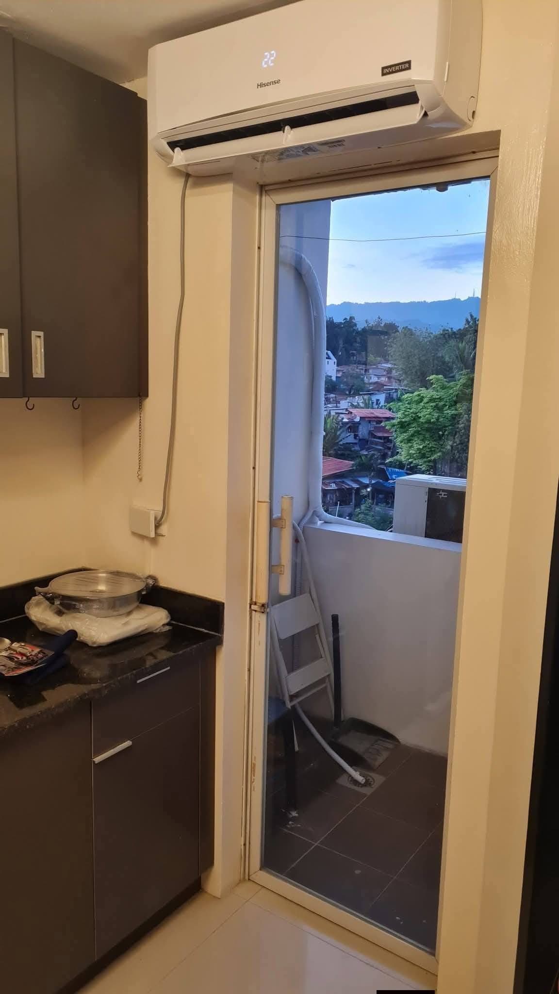 16k 1 bedroom unit in Escario 1 month advance and 1 month deposit only with balcony near Ayala Busin... - photo 2