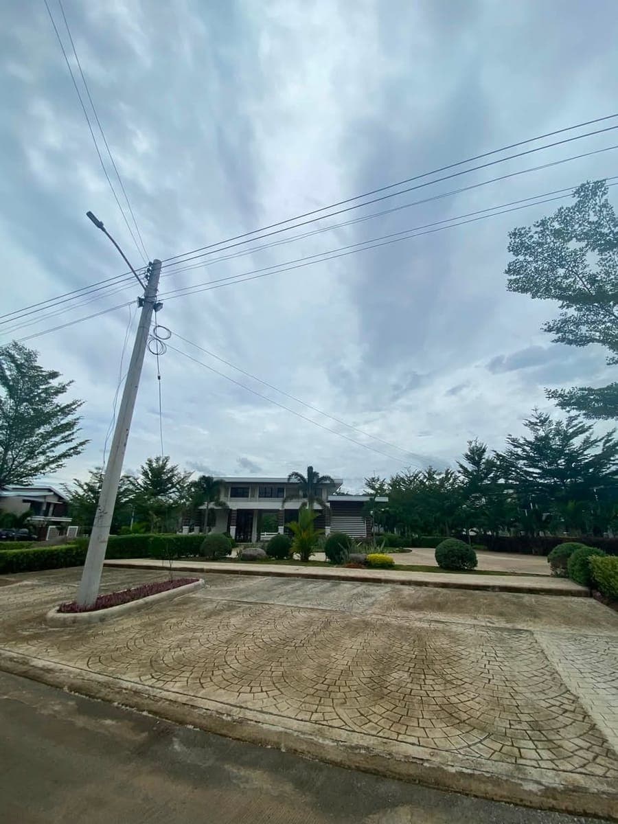 NEW DIRECT LISTING!! - photo 2