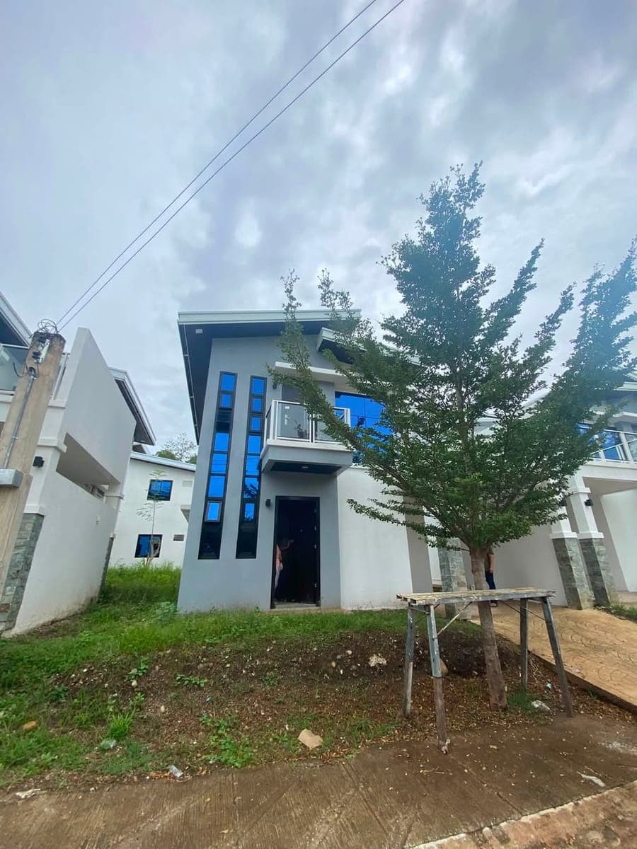NEW DIRECT LISTING!! - photo 3