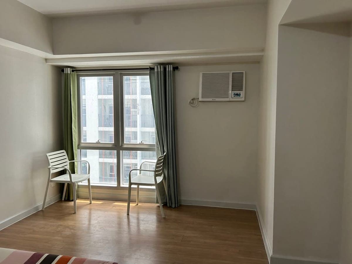 For Lease - photo 1