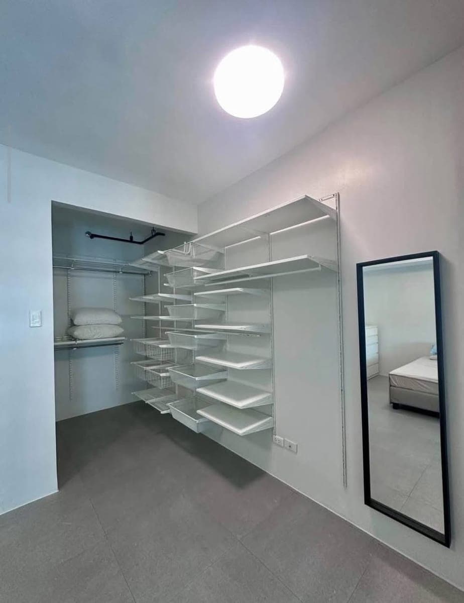 For Lease: Fully Furnished 1BR  Loft type unit at The Fort Residences, BGC - photo 4