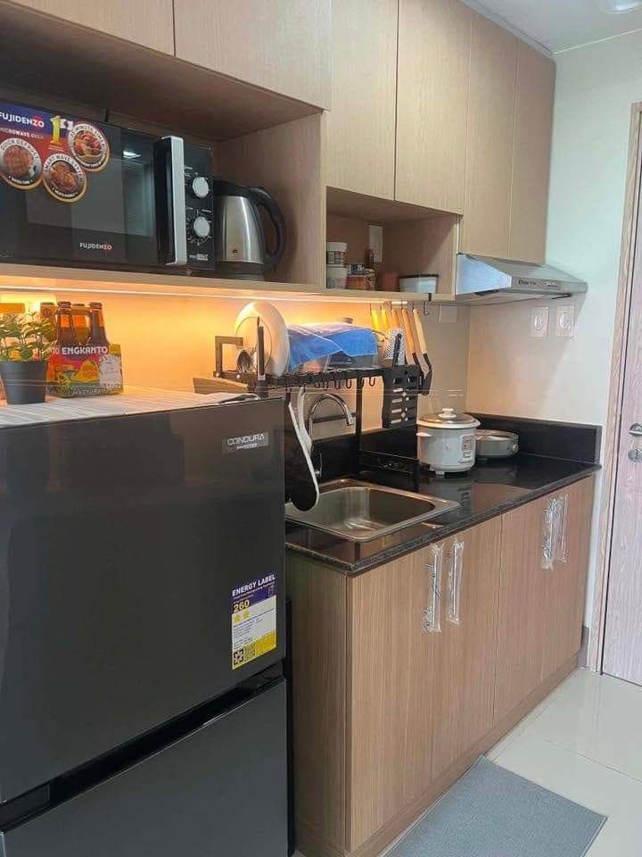 Hello! Looking for female roommates preferably airline crew. - photo 3