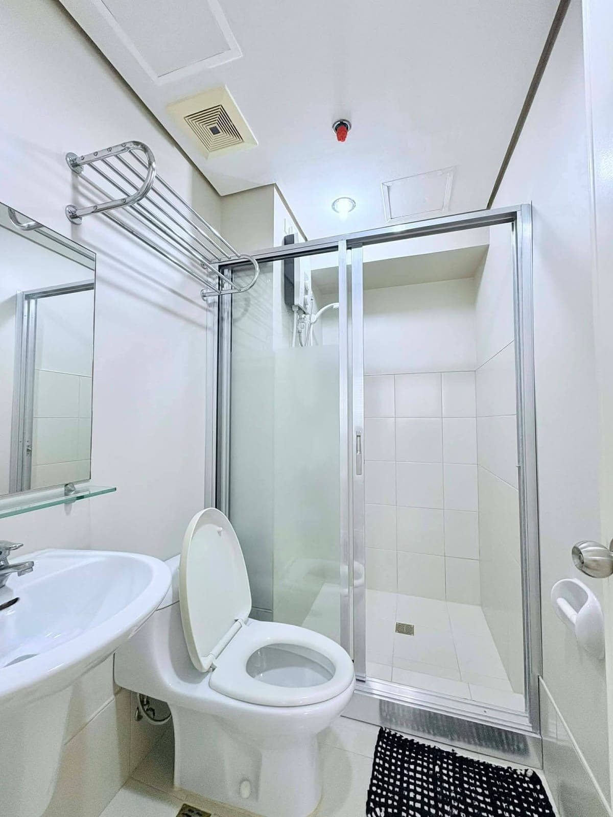 BRAND NEW 2BR 2T&B Unit at Avida Towers, Cebu IT Park (CORNER, W/ PARKING) - photo 3