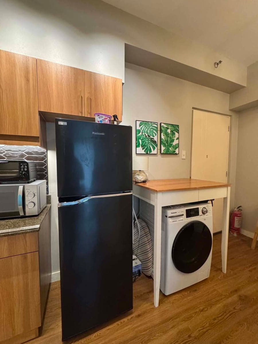 For rent in Torre de Manila 1bedroom with balcony fully furnished end unit for long term only , pm o... - photo 3