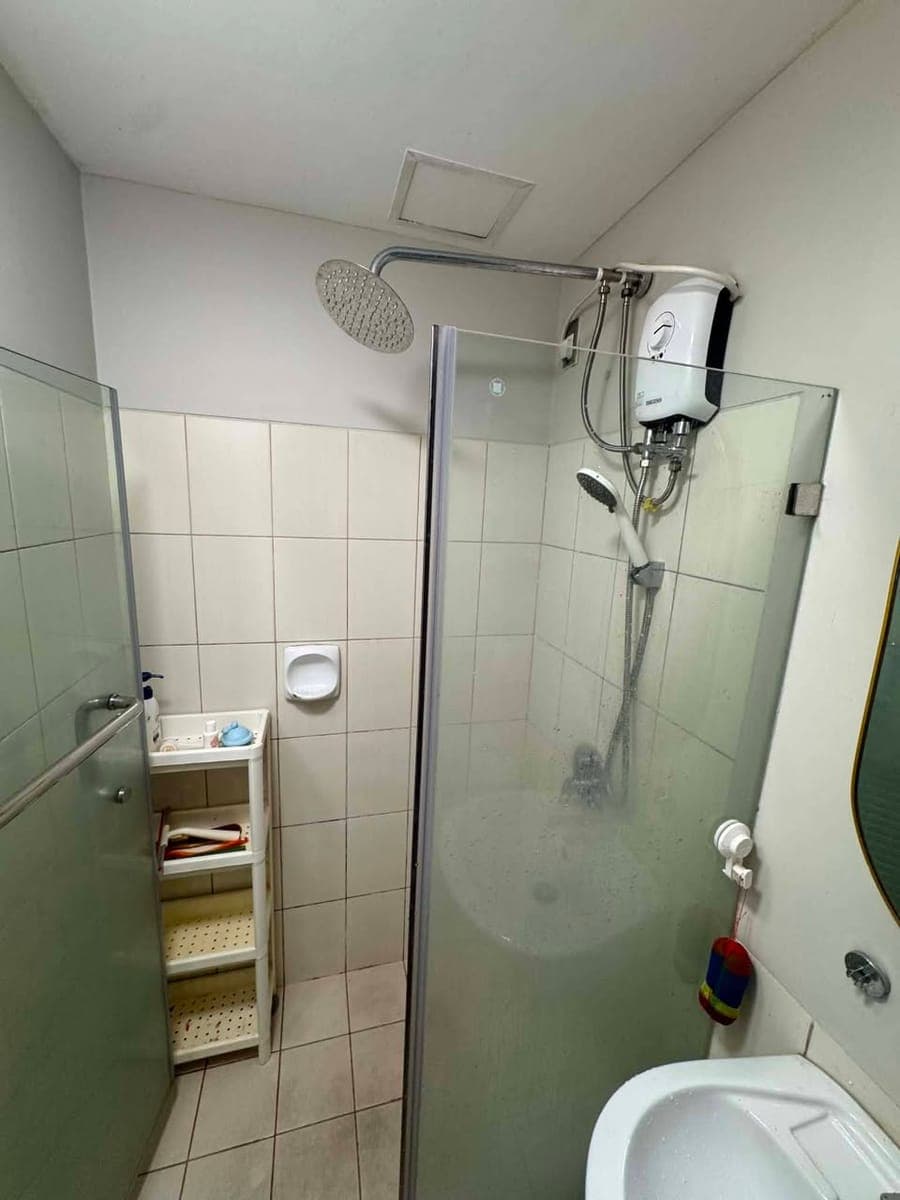 For rent in Torre de Manila 1bedroom with balcony fully furnished end unit for long term only , pm o... - photo 4