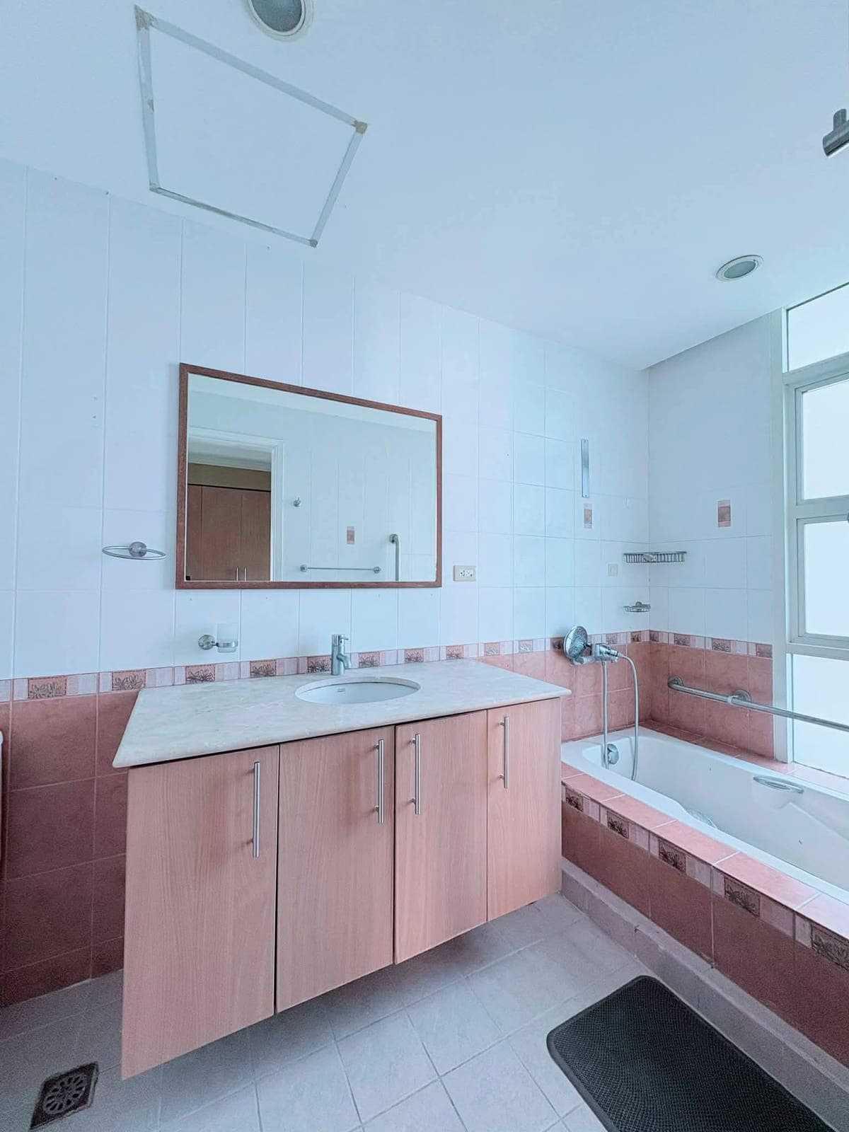 107 sqm 2BR Unit at Citylights, Cebu Veterans Dr., Nivel Hills, Apas, Cebu City (W/ PARKING, BALCONY... - photo 2