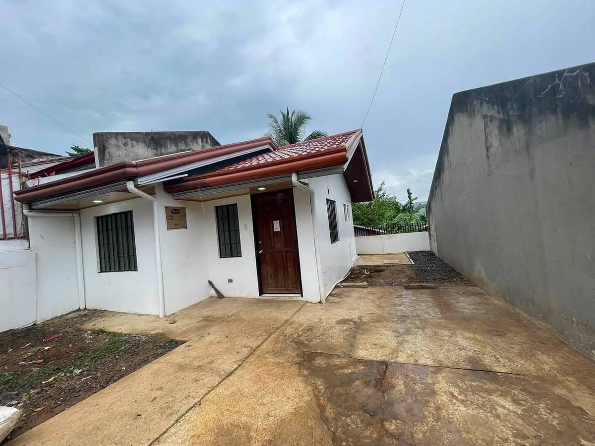 Gated Bungalow House for Rent in Arroville Subdivision - photo 3