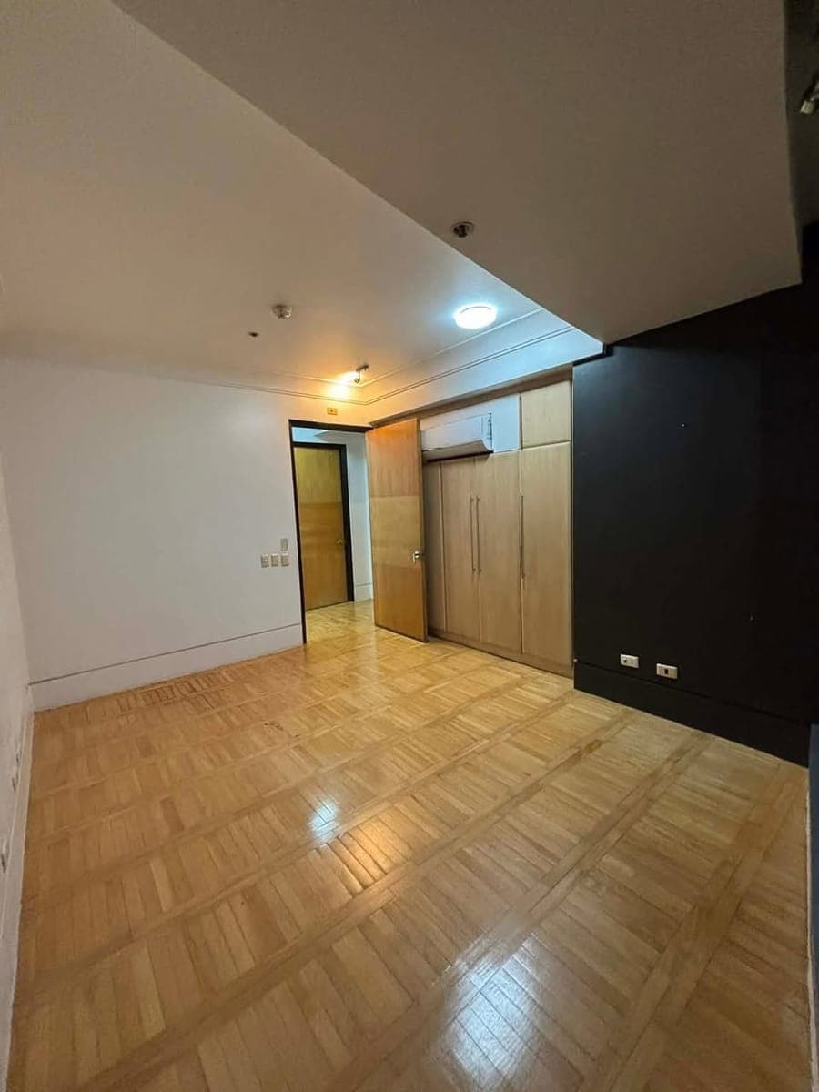 ‼️𝐅𝐎𝐑 RENT🏢ONE MCKINLEY, BGC - photo 1