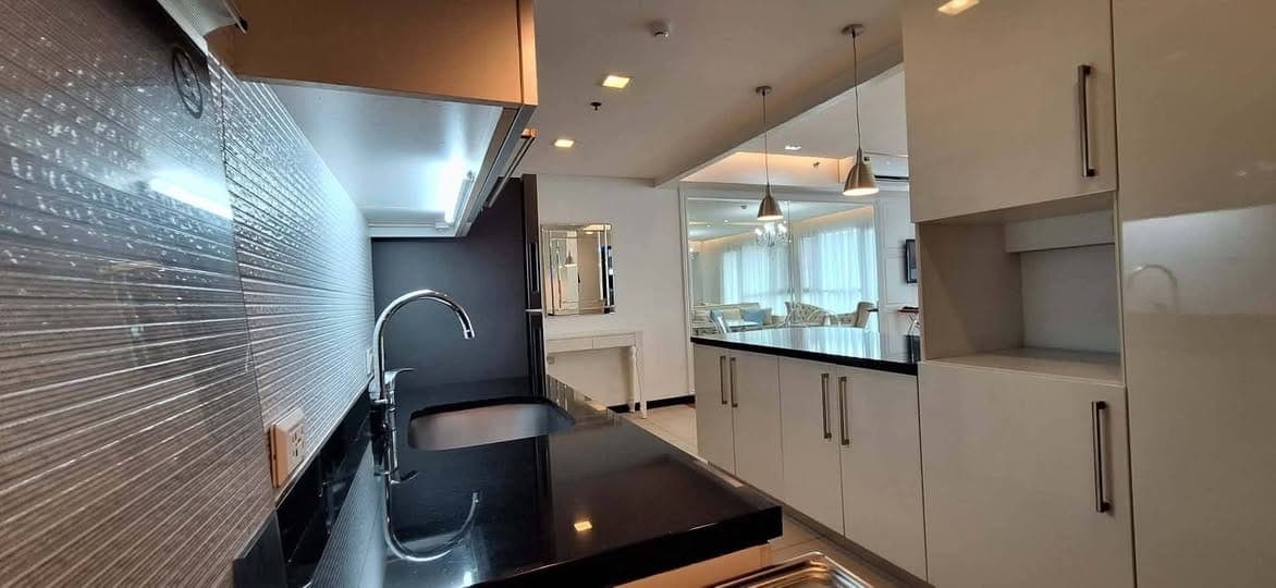 For Lease: Fully Furnished 1BR unit with balcony at One Serendra, BGC - photo 3