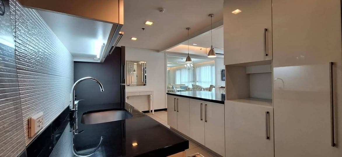 For Lease: Fully Furnished 1BR unit with balcony at One Serendra, BGC - photo 5