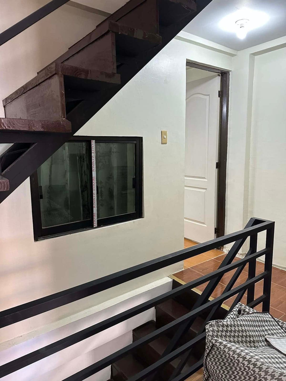 For rent fully furnished two storey townhouse with three rooms, a bath, and kitchen; one of the room... - photo 3