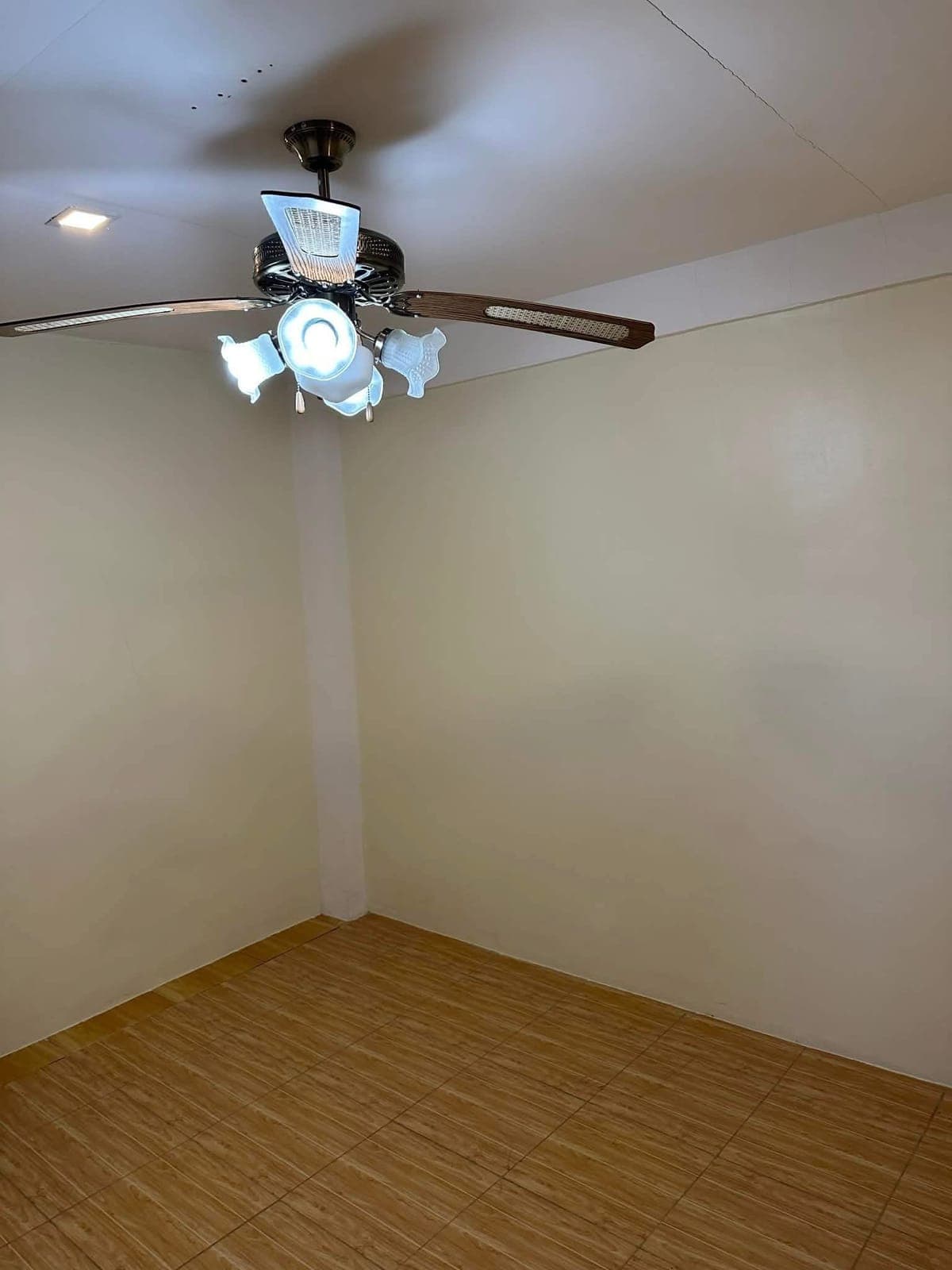 For rent fully furnished two storey townhouse with three rooms, a bath, and kitchen; one of the room... - photo 6