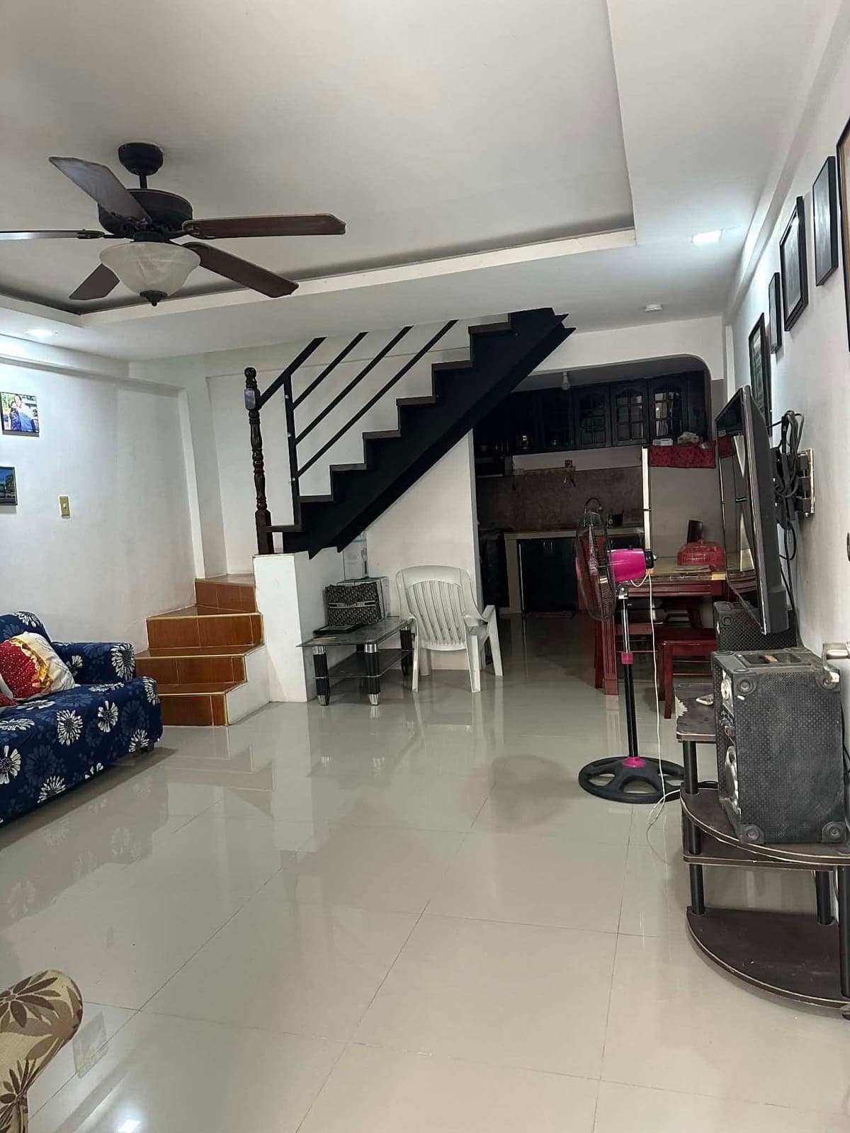 For rent fully furnished two storey townhouse with three rooms, a bath, and kitchen; one of the room... - photo 9