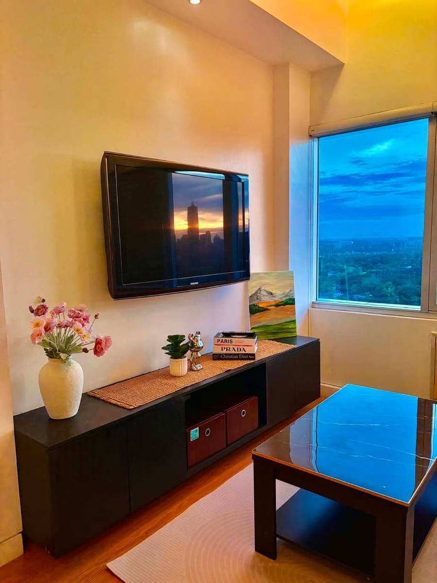 🏙 FOR LEASE: 2-Bedroom Condo with Parking | Fairways Tower, BGC - photo 2
