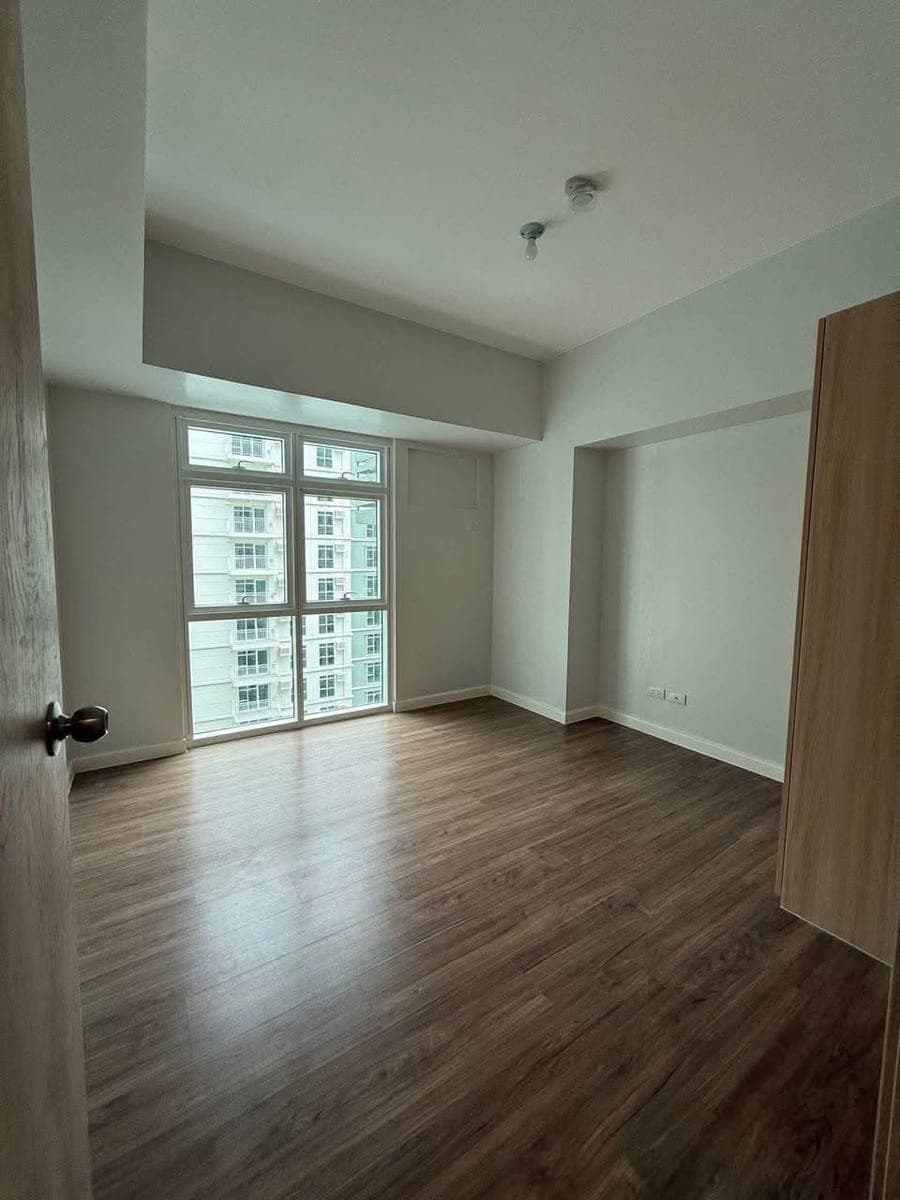 📣FOR RENT:  3br with balcony and parking, corner condo unit in ALVEO PARK CASCADES CORNER - photo 3