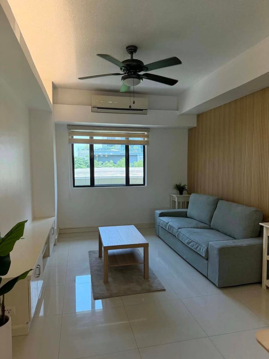 For rent at forbeswood hights 2 bedroom unit with maidsroom  bgc near high street - photo 1