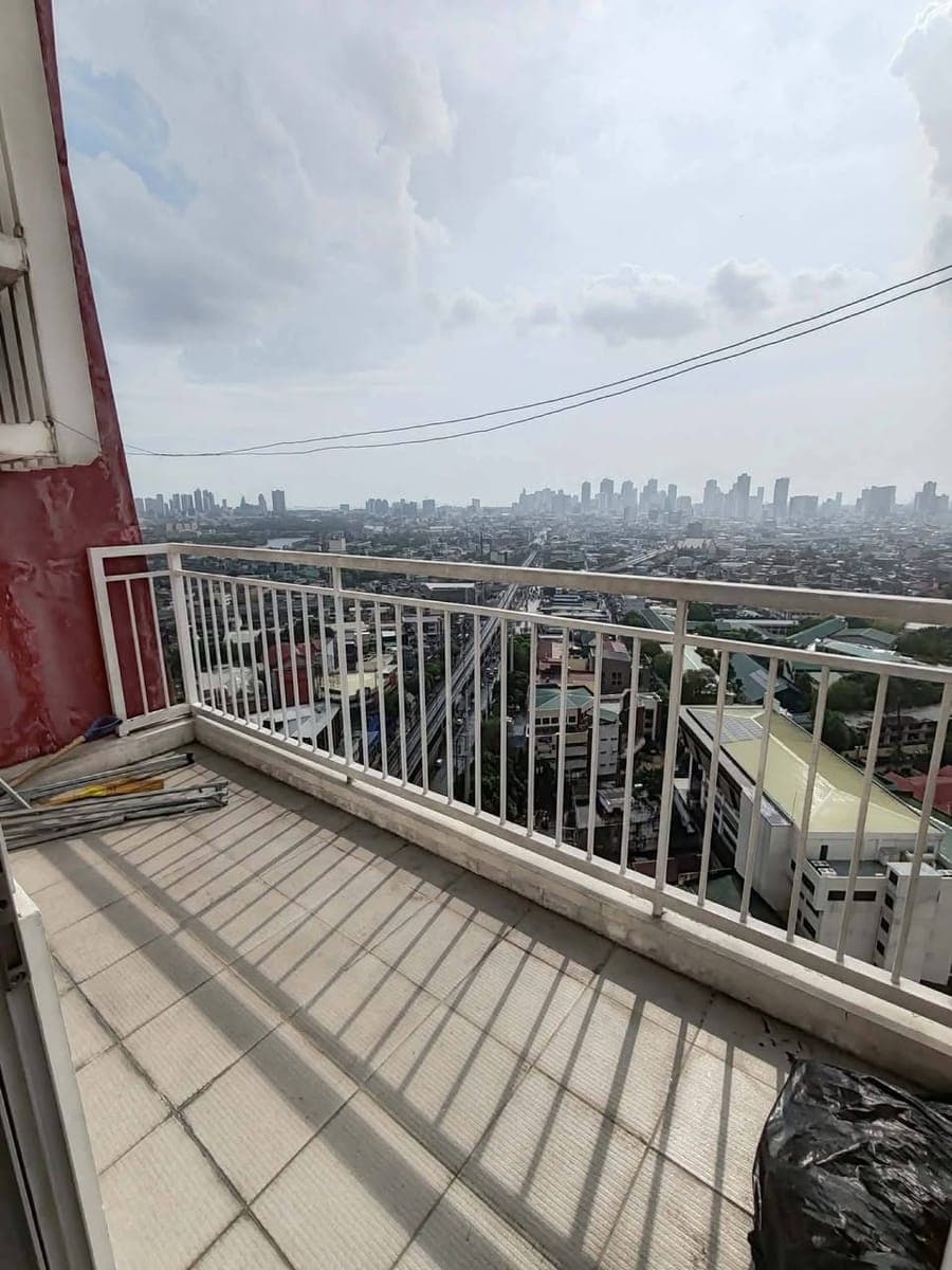 Spacious 1-Bedroom w/ Balcony Available FOR RENT - photo 2