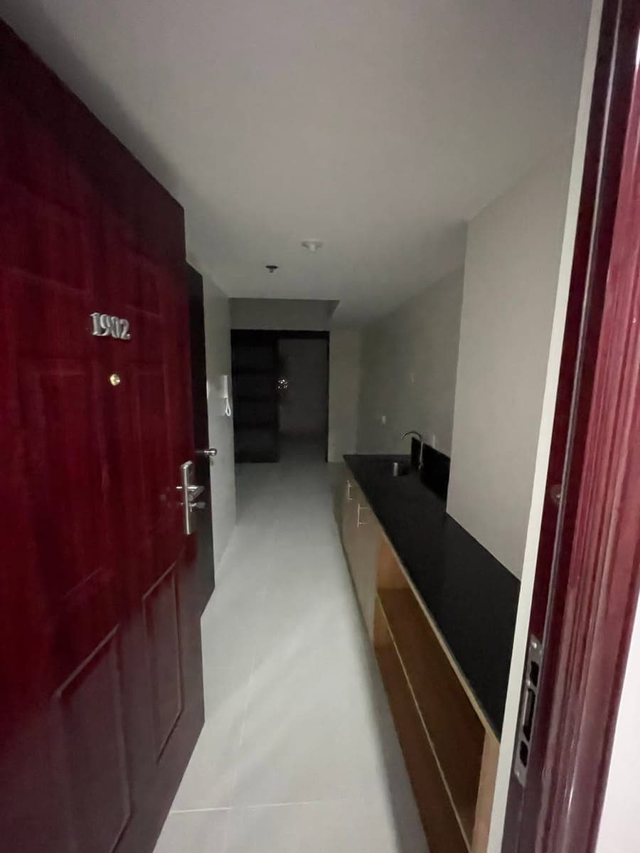 🏢 FOR RENT – 1BR Bare Unit - photo 1