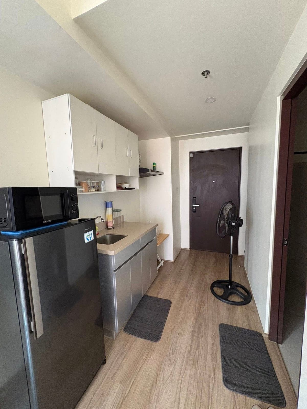 Studio with balcony For Rent (The Median) - photo 5