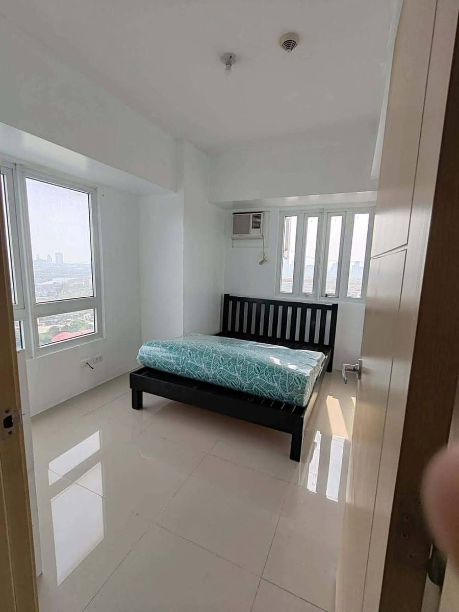 Spacious 1-Bedroom w/ Balcony Available FOR RENT - photo 1