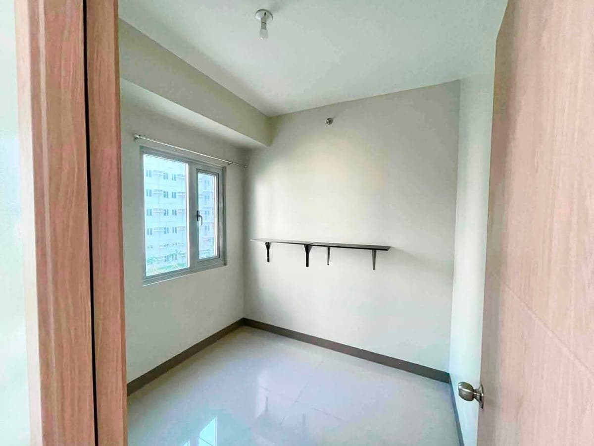 For rent/sale: 2br w parking & balcony - CHARM RESIDENCES - photo 2