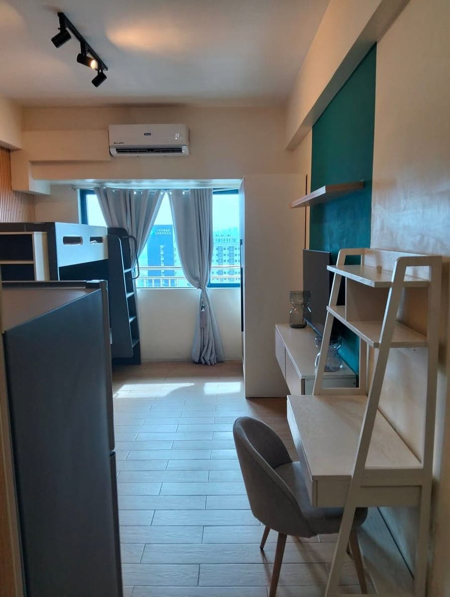 🏡 1-Bedroom Condo for Rent! - photo 1