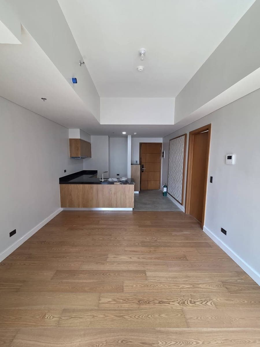 Luxury 1BR with Parking at The Seasons Residences Haru Tower | 51.5 sqm - photo 2