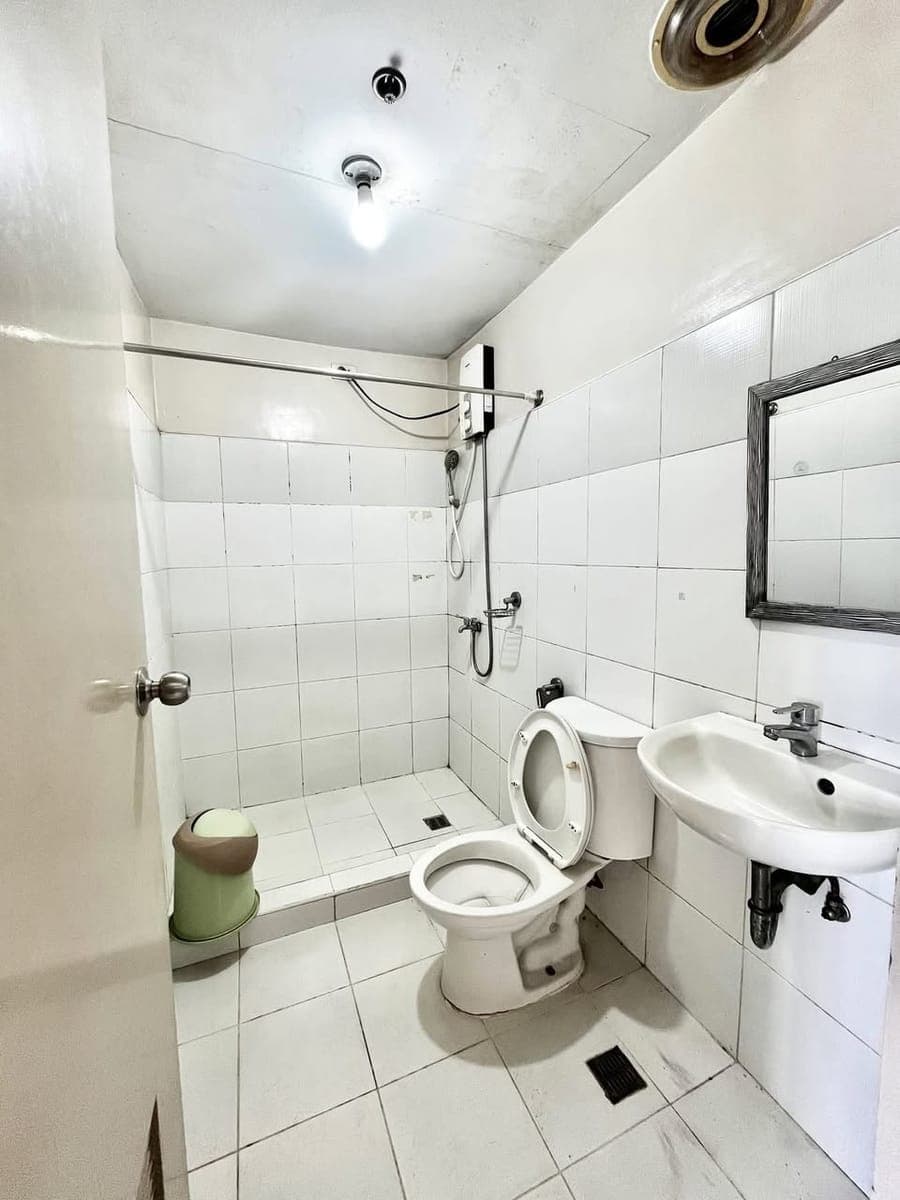 FOR RENT: 50SQM 2BR CONDO UNIT WITH PARKING AT SAN JUAN CITY FOR  ₱26K/MONTH‼️ - photo 4