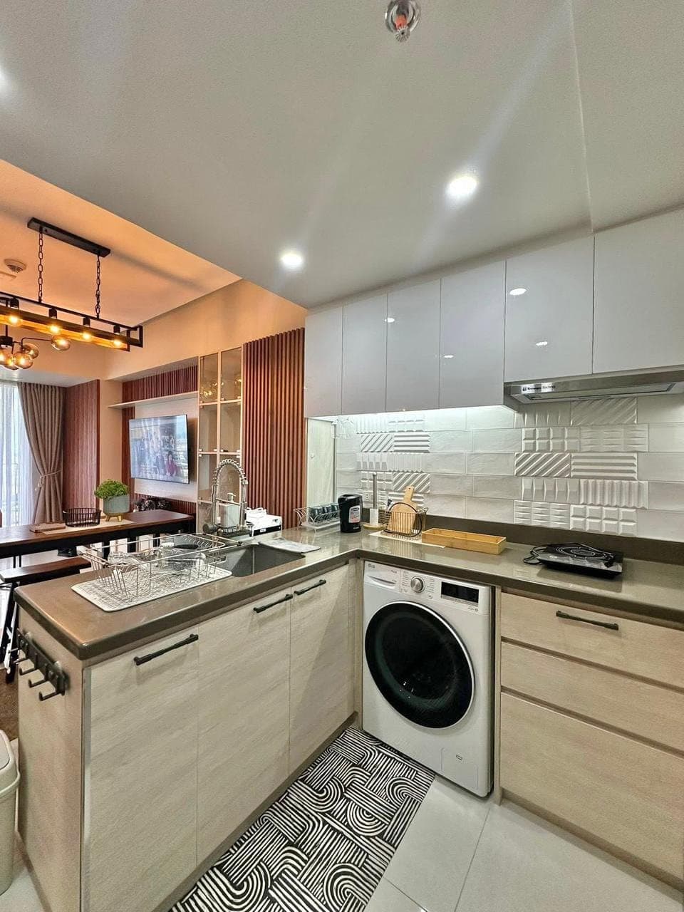 For Rent: 1 Bedroom Unit with balcony at  Mandani Bay Suites 💥 - photo 1