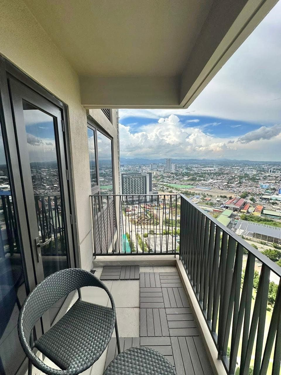 For Rent: 1 Bedroom Unit with balcony at  Mandani Bay Suites 💥 - photo 4