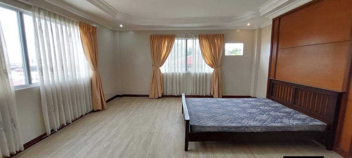 👉𝐅𝐨𝐫 𝐑𝐞𝐧𝐭 𝐎𝐯𝐞𝐫𝐥𝐨𝐨𝐤𝐢𝐧𝐠 𝐇𝐨𝐮𝐬𝐞 𝐰𝐢𝐭𝐡 𝐒𝐰𝐢𝐦𝐦𝐢𝐧𝐠 𝐩𝐨𝐨𝐥 𝐢𝐧 𝐓𝐚𝐥𝐚... - photo 2