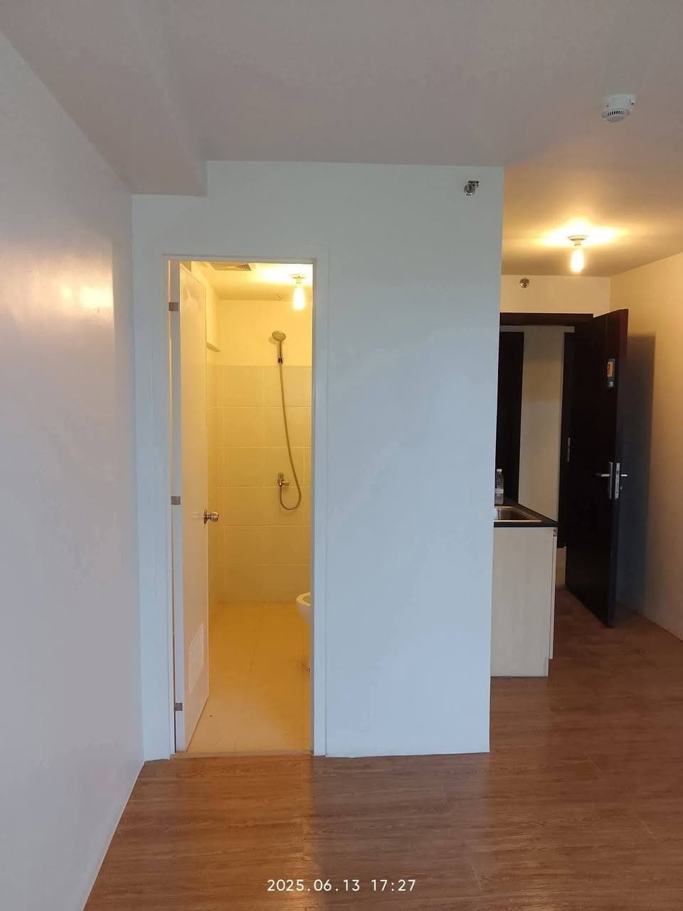 13k only Condo unit for rent Near SLRC fuente, Cebu Doc and Sotto Hospital - photo 2