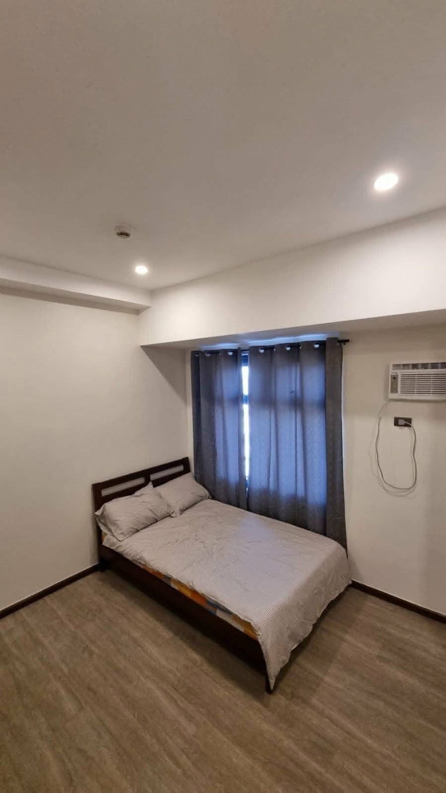 Looking for a move-in ready home where everything is handled? This fully furnished 1-BR unit at Robi... - photo 1