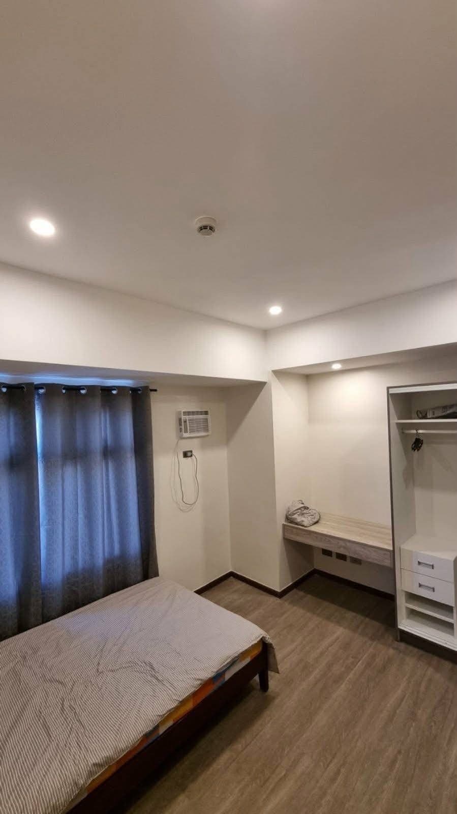 Looking for a move-in ready home where everything is handled? This fully furnished 1-BR unit at Robi... - photo 2