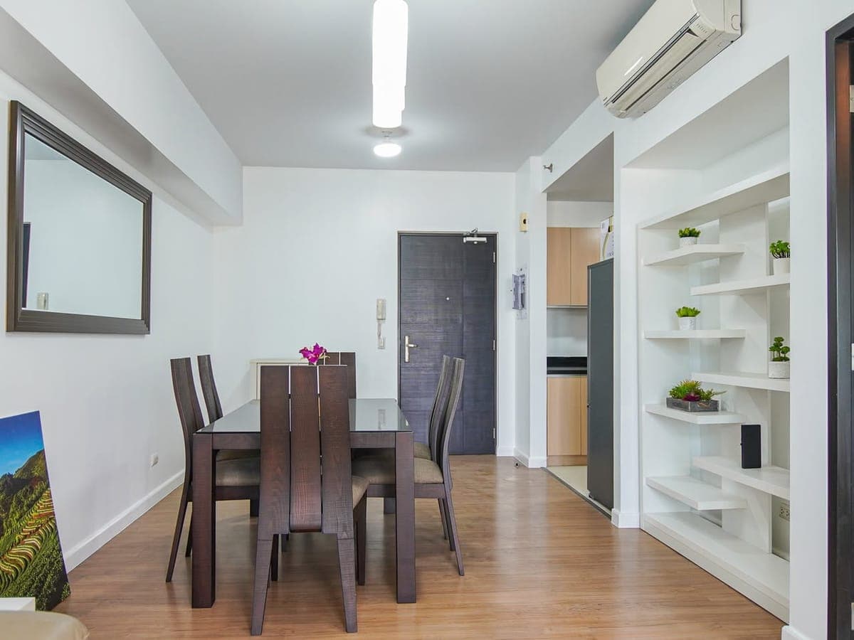 **✨ AVAILABLE FOR LEASE! 1BR in Two Serendra Meranti✨** - photo 2