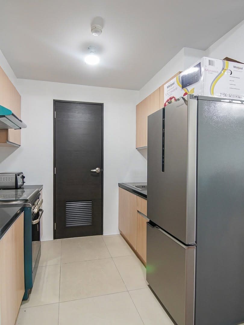 **✨ AVAILABLE FOR LEASE! 1BR in Two Serendra Meranti✨** - photo 4