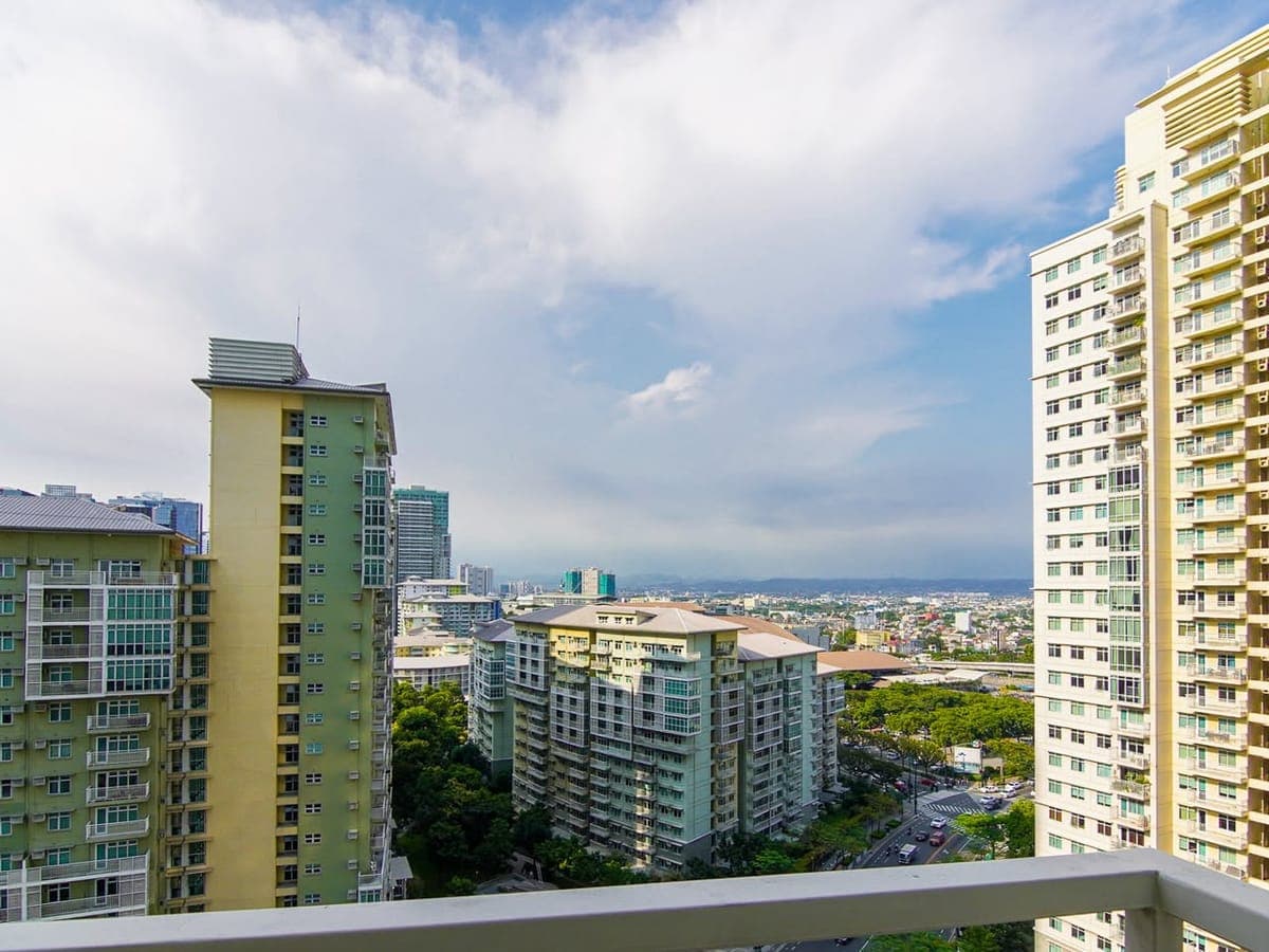 **✨ AVAILABLE FOR LEASE! 1BR in Two Serendra Meranti✨** - photo 5
