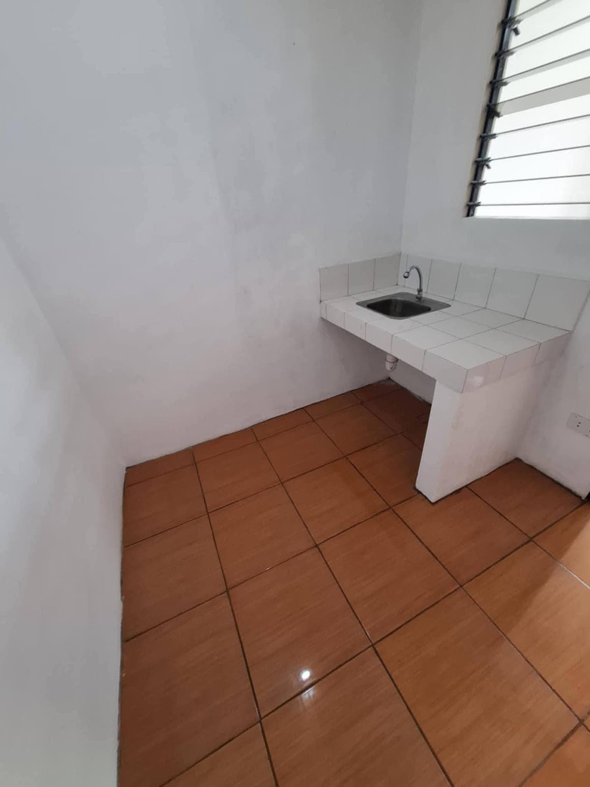 I am looking for a new tenant for newly renovated studio/loft type unit in Santa Isabel Subdvision O... - photo 1