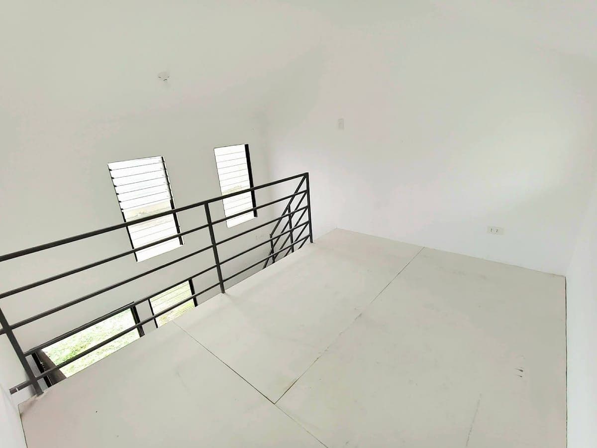 I am looking for a new tenant for newly renovated studio/loft type unit in Santa Isabel Subdvision O... - photo 4