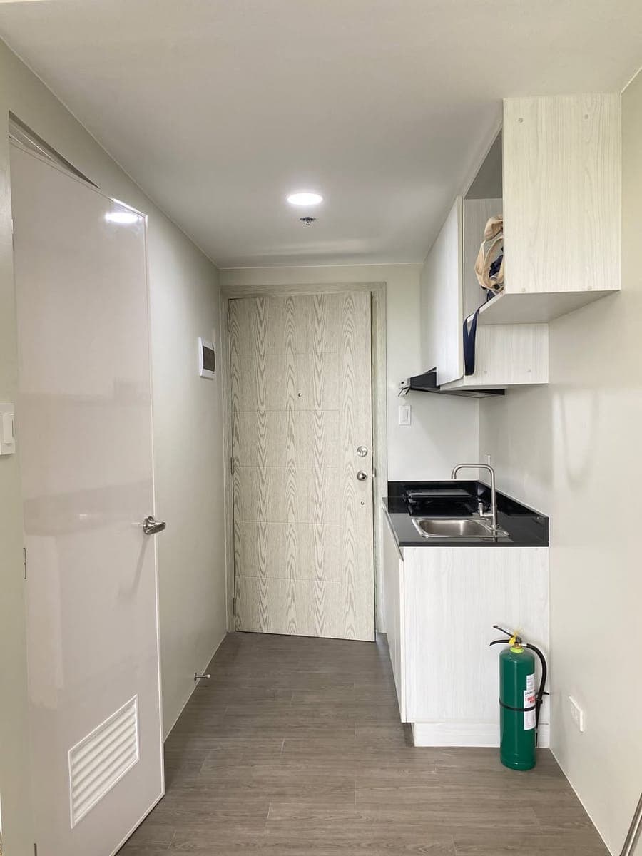 FOR RENT – Studio Unit at Hawthorne Heights Katipunan - photo 2