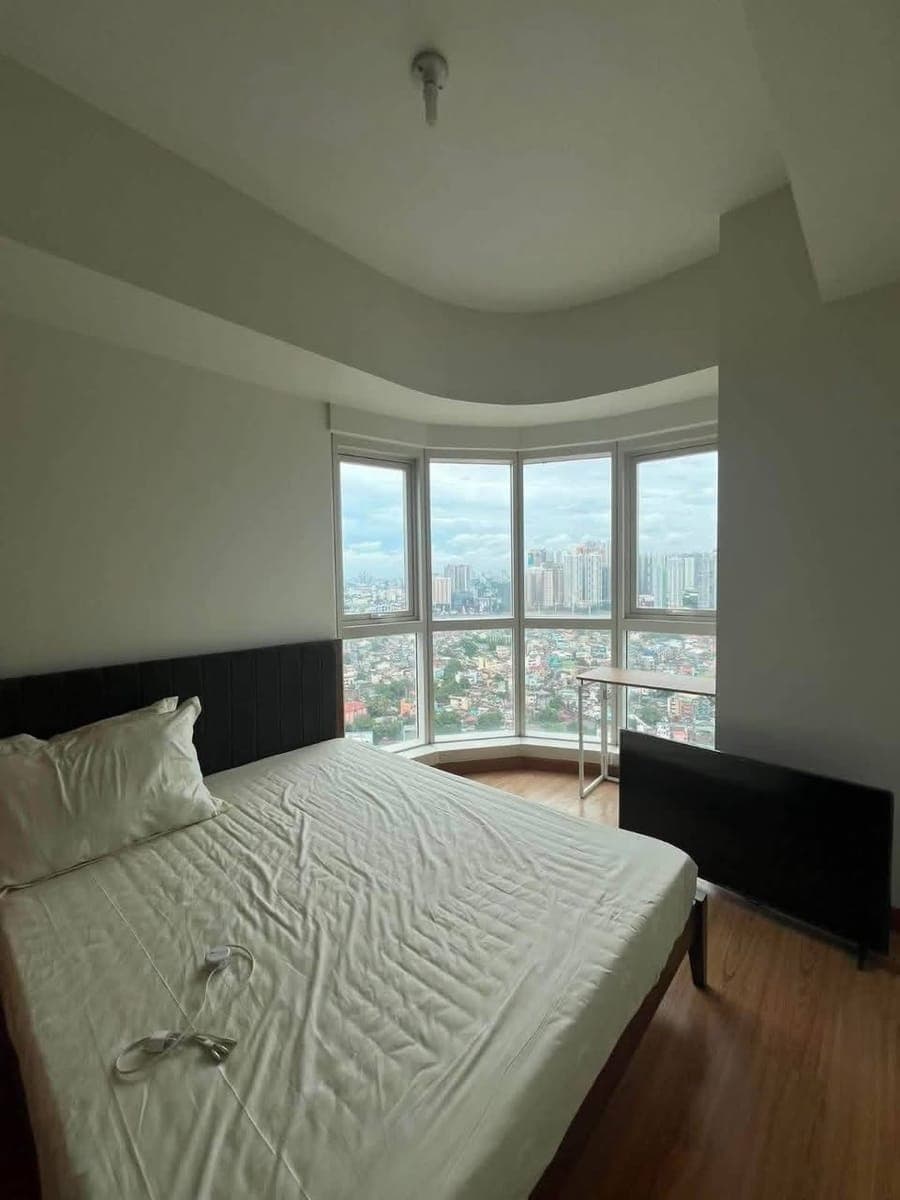 For Lease: Fully furnished 2 Bedroom Unit at Time Square West, BGC - photo 2