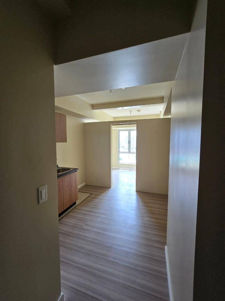 Bare Unit + Parking 💰 ₱23,000/month 🚗 Includes Parking 📍 Makati Southpoint, Chino Roces Ave., Makati City - photo 1