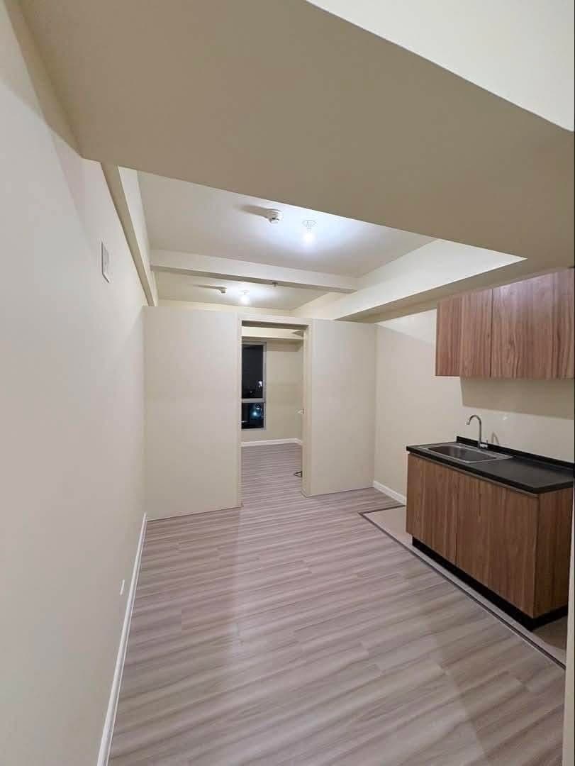Bare Unit + Parking 💰 ₱23,000/month 🚗 Includes Parking 📍 Makati Southpoint, Chino Roces Ave., Makati City - photo 2